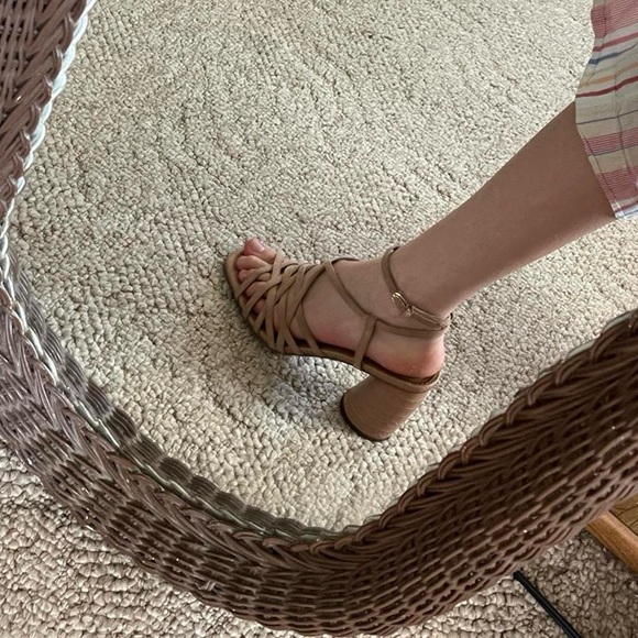 nude / tan strappy Sam Edelman block heel sandals - Picture 1 of 5